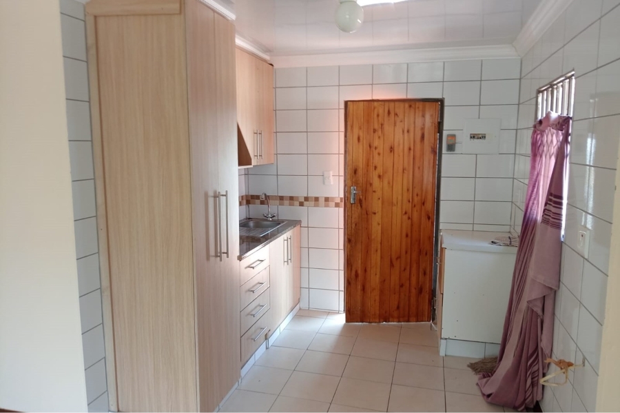 To Let 3 Bedroom Property for Rent in Protea Glen Gauteng