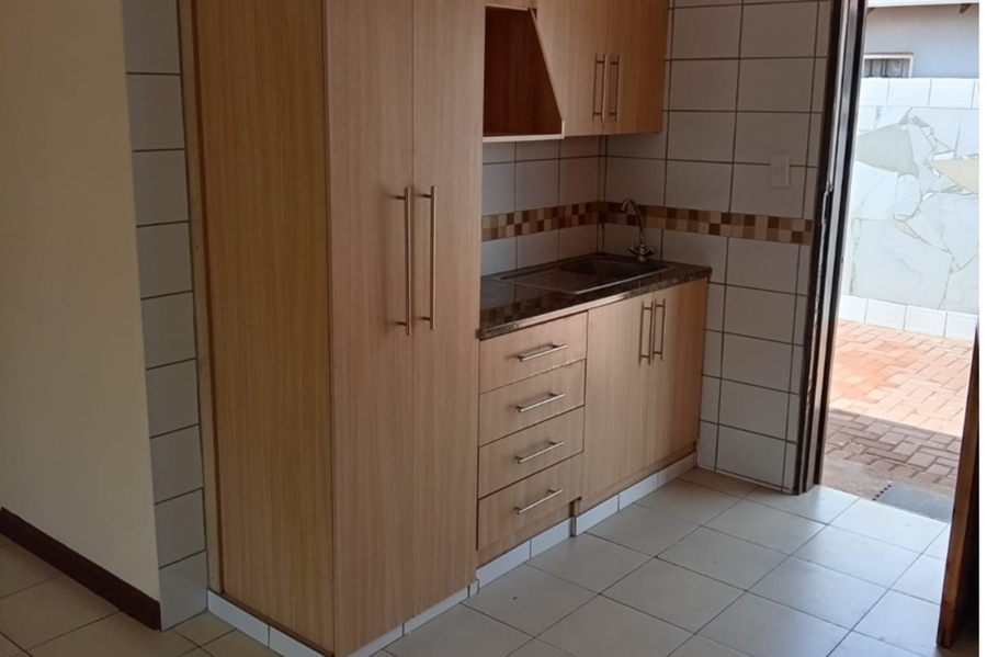 To Let 3 Bedroom Property for Rent in Protea Glen Gauteng