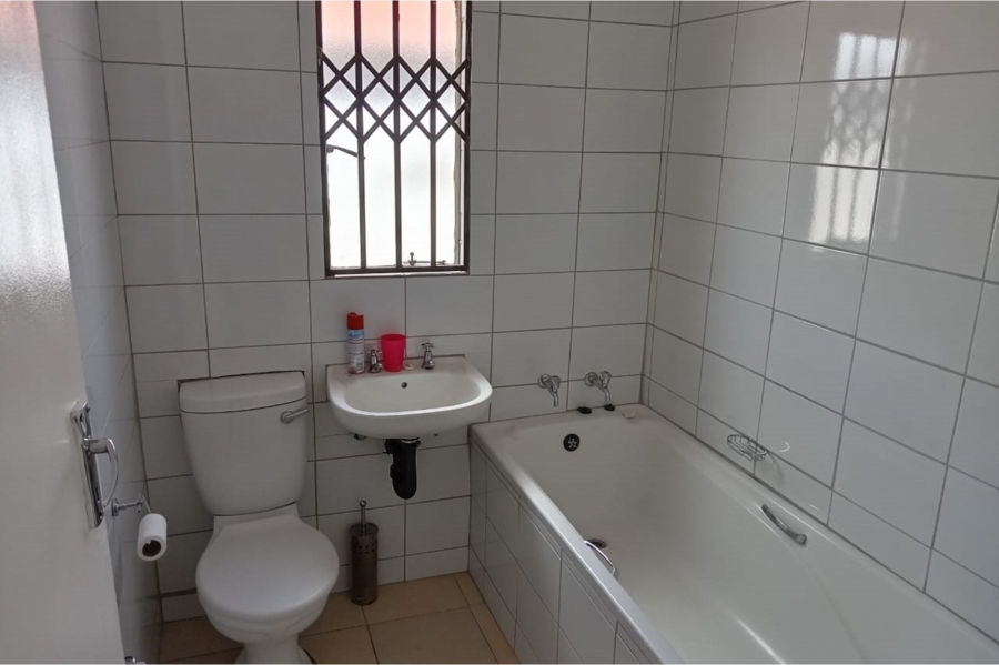 To Let 3 Bedroom Property for Rent in Protea Glen Gauteng