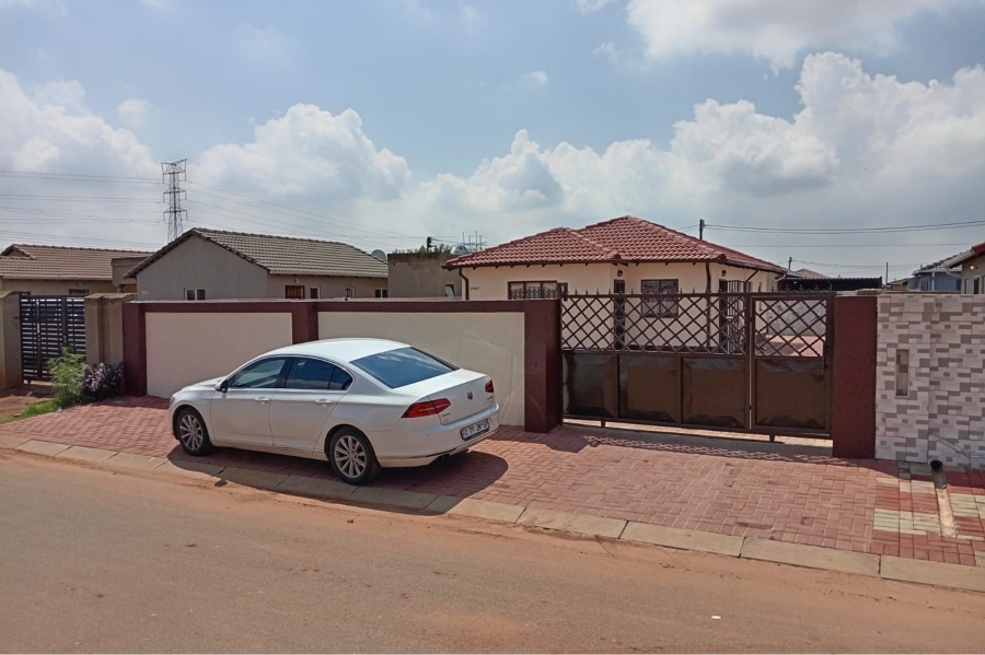 To Let 3 Bedroom Property for Rent in Protea Glen Gauteng