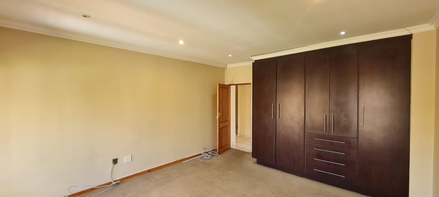 To Let 4 Bedroom Property for Rent in Greenstone Hill Gauteng