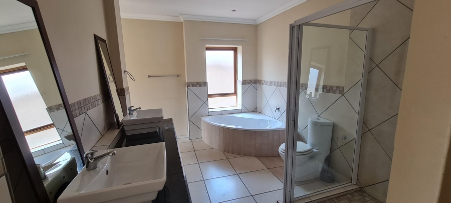 To Let 4 Bedroom Property for Rent in Greenstone Hill Gauteng