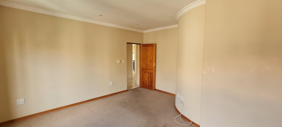 To Let 4 Bedroom Property for Rent in Greenstone Hill Gauteng