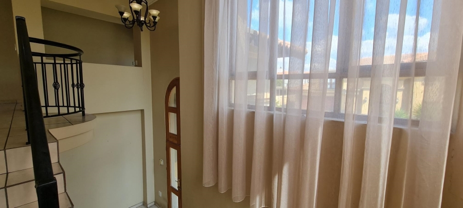 To Let 4 Bedroom Property for Rent in Greenstone Hill Gauteng