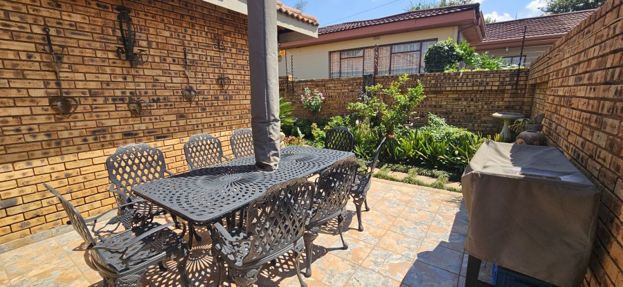 4 Bedroom Property for Sale in New Redruth Gauteng
