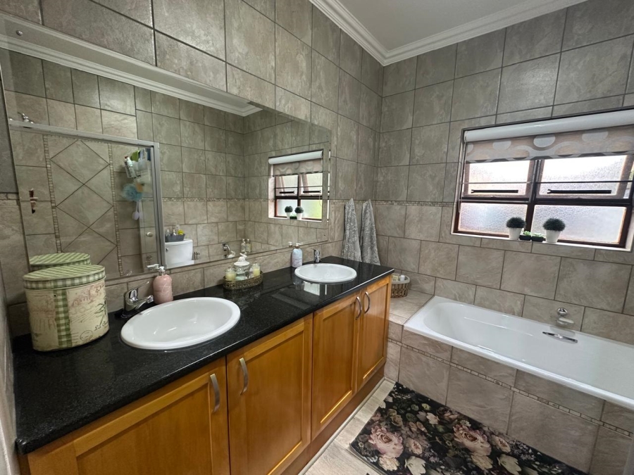 3 Bedroom Property for Sale in Six Fountains Residential Estate Gauteng