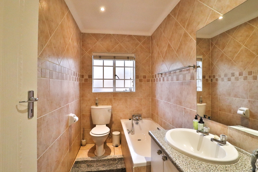 3 Bedroom Property for Sale in Die Wilgers Gauteng