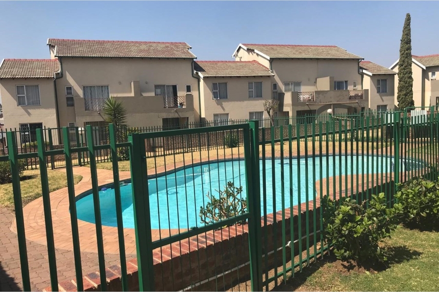2 Bedroom Property for Sale in Bromhof Gauteng
