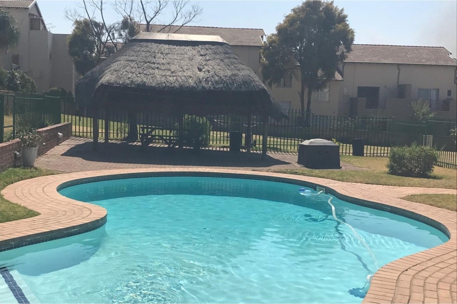 2 Bedroom Property for Sale in Bromhof Gauteng
