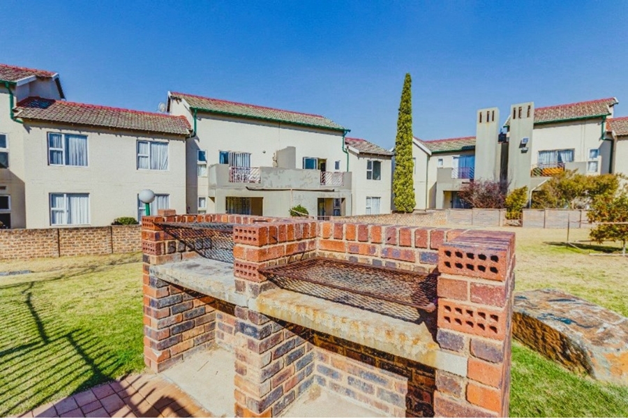 2 Bedroom Property for Sale in Bromhof Gauteng