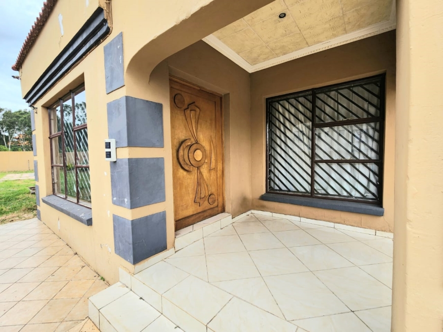 5 Bedroom Property for Sale in Cultura Park Gauteng