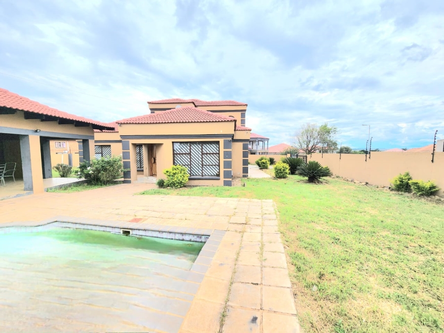 5 Bedroom Property for Sale in Cultura Park Gauteng