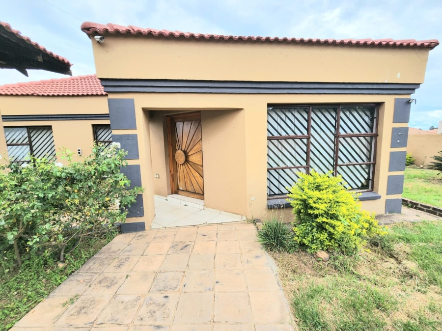 5 Bedroom Property for Sale in Cultura Park Gauteng