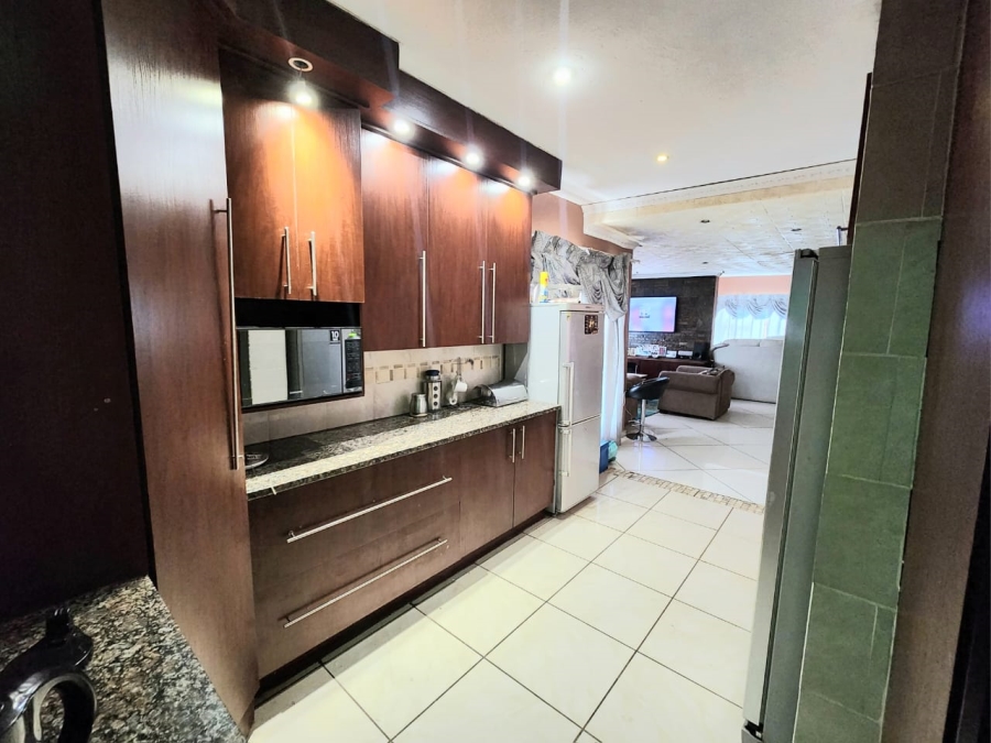 5 Bedroom Property for Sale in Cultura Park Gauteng