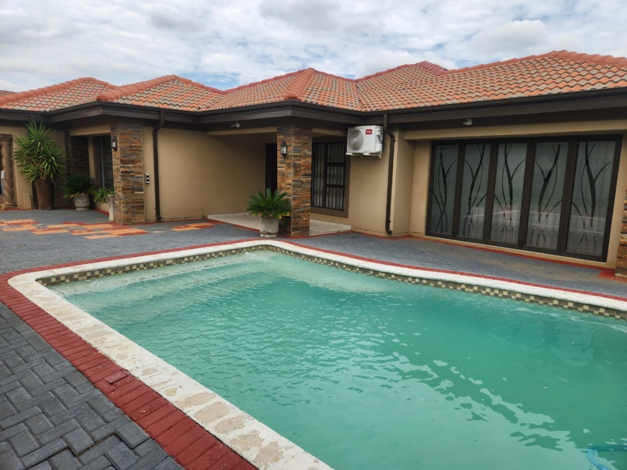 4 Bedroom Property for Sale in Riamar Park Gauteng