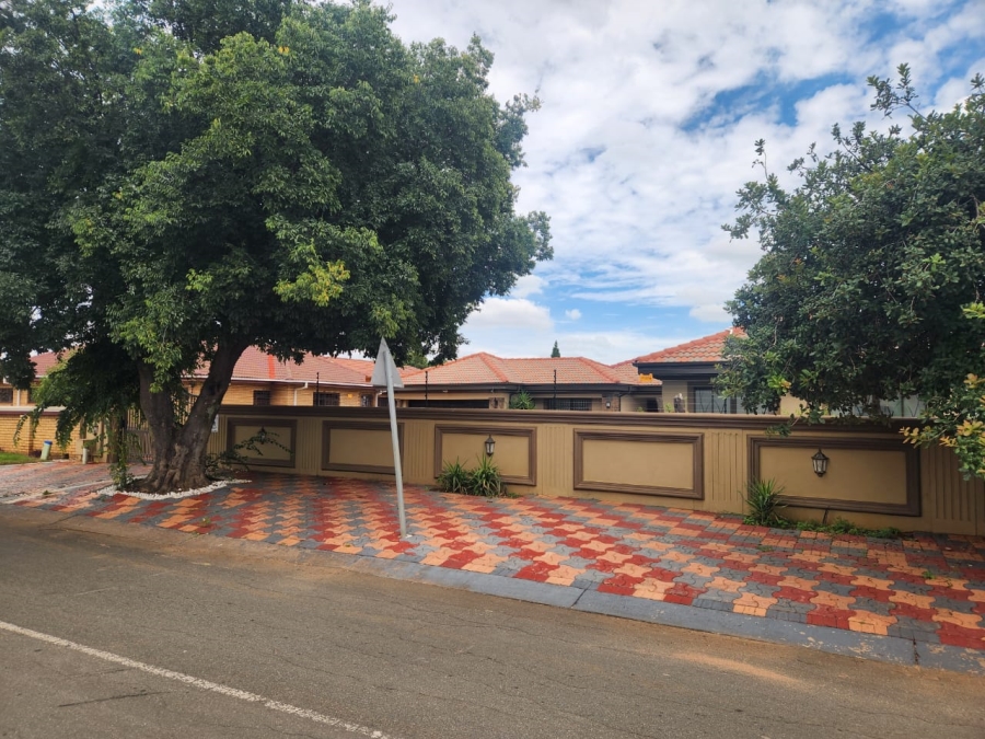 4 Bedroom Property for Sale in Riamar Park Gauteng