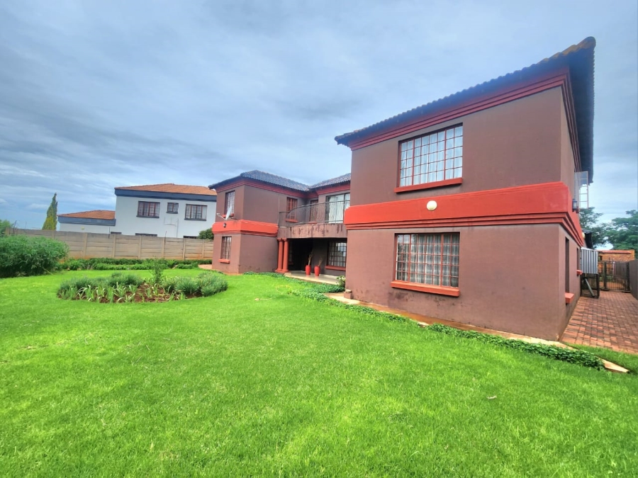 5 Bedroom Property for Sale in Cultura Park Gauteng