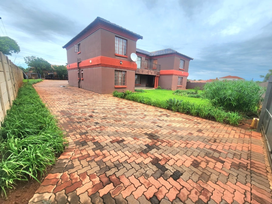 5 Bedroom Property for Sale in Cultura Park Gauteng