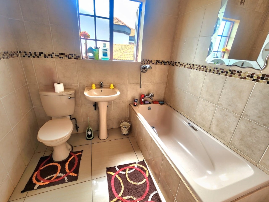 5 Bedroom Property for Sale in Cultura Park Gauteng