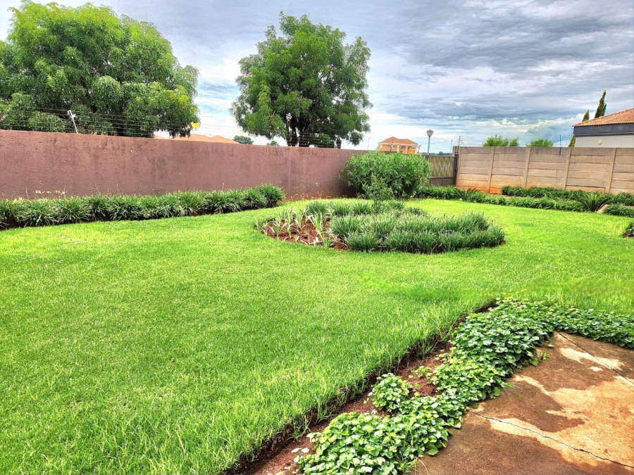 5 Bedroom Property for Sale in Cultura Park Gauteng