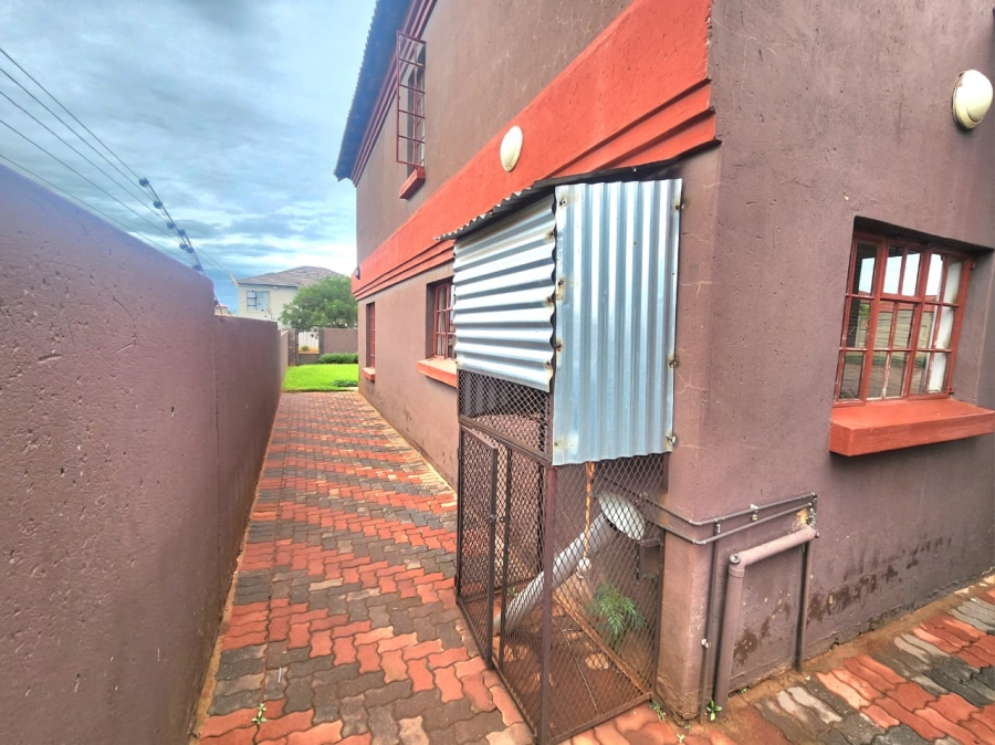 5 Bedroom Property for Sale in Cultura Park Gauteng