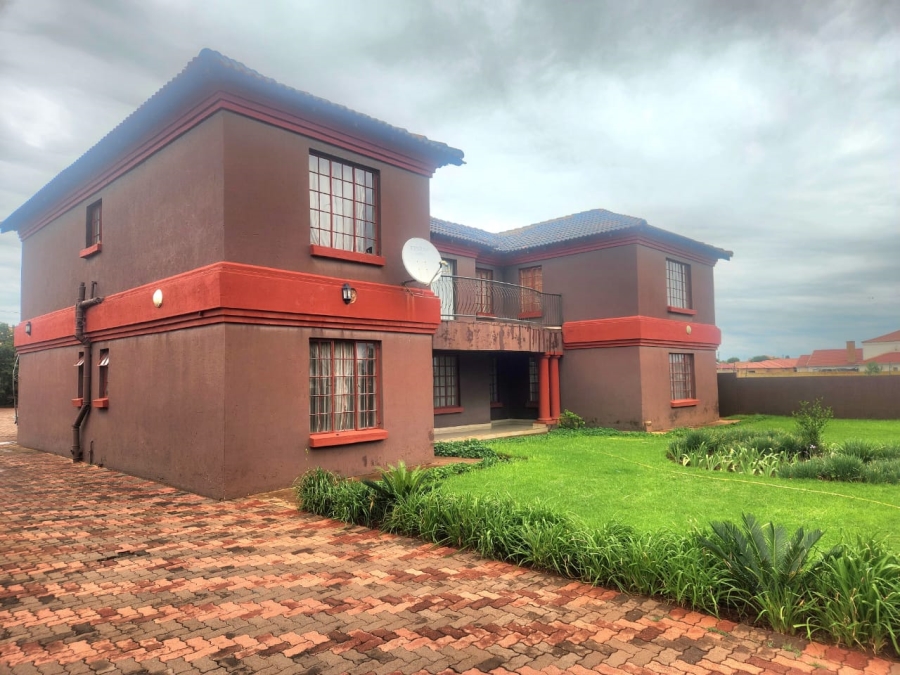 5 Bedroom Property for Sale in Cultura Park Gauteng