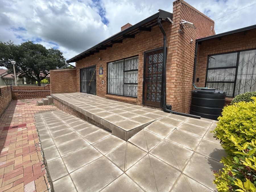 4 Bedroom Property for Sale in Country View Gauteng