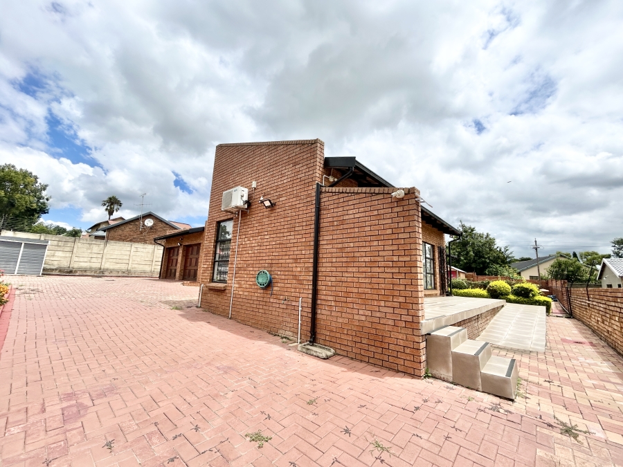 4 Bedroom Property for Sale in Country View Gauteng