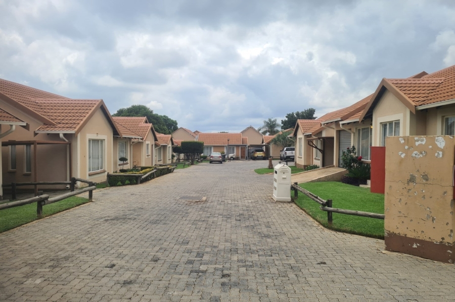 2 Bedroom Property for Sale in Kew Gauteng