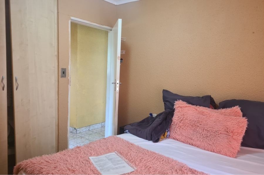 2 Bedroom Property for Sale in Kew Gauteng