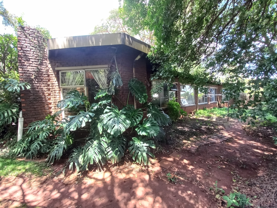 5 Bedroom Property for Sale in Wierda Park Gauteng