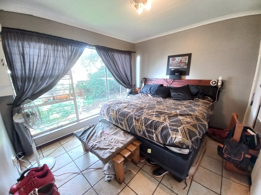 5 Bedroom Property for Sale in Wierda Park Gauteng