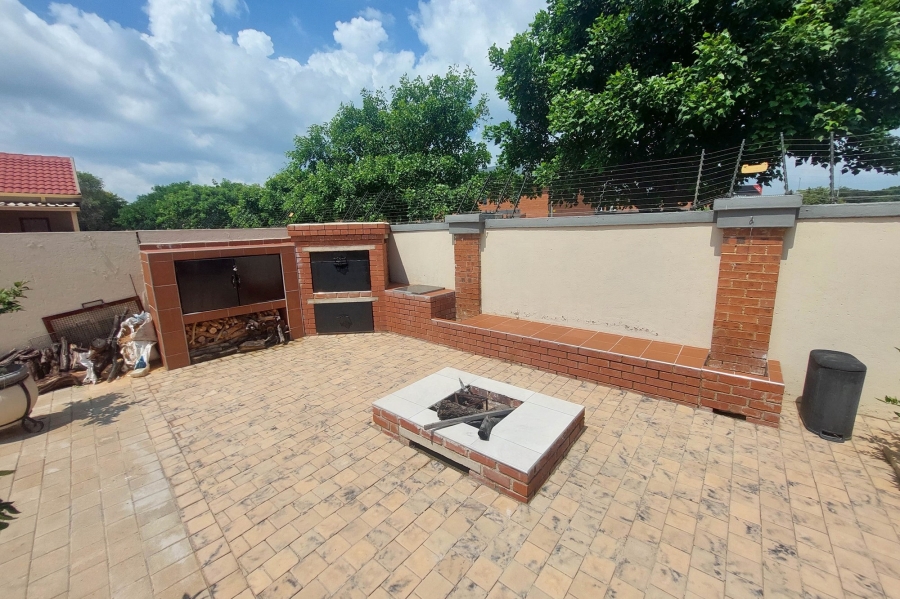 3 Bedroom Property for Sale in Wierda Crest Estate Gauteng