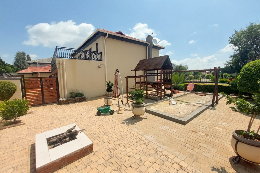 3 Bedroom Property for Sale in Wierda Crest Estate Gauteng