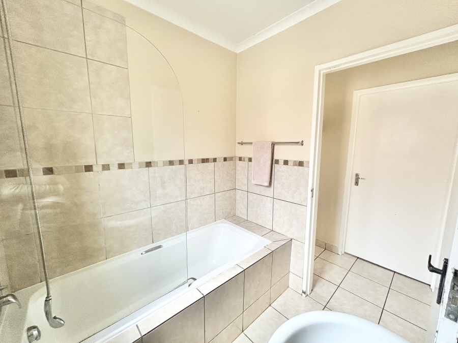 3 Bedroom Property for Sale in Kosmosdal Gauteng