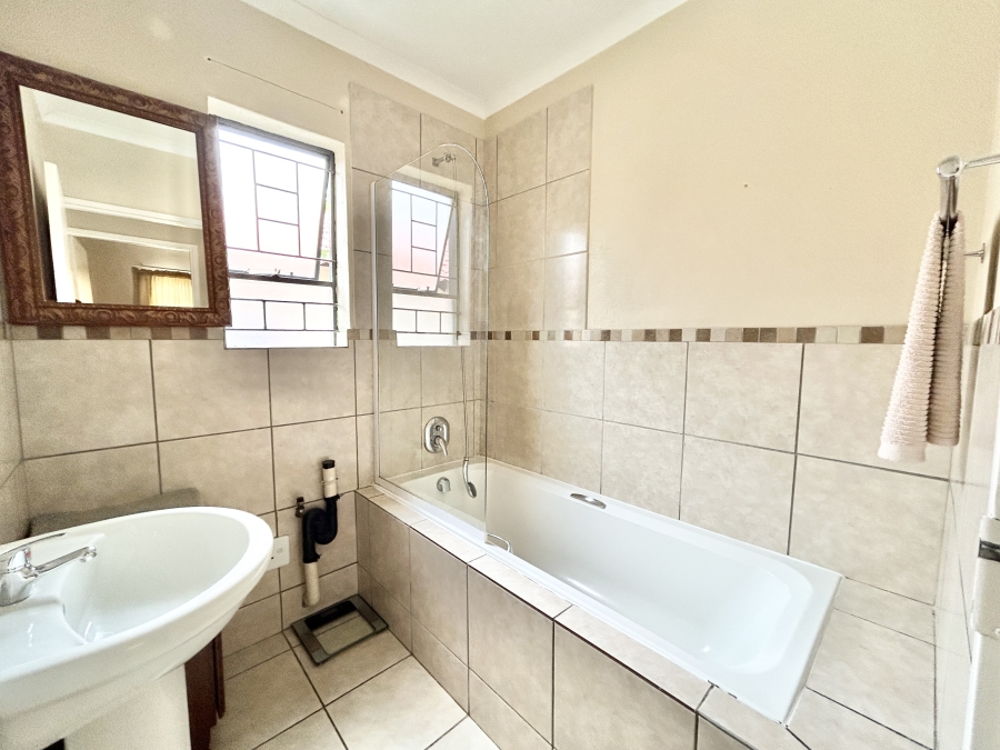 3 Bedroom Property for Sale in Kosmosdal Gauteng