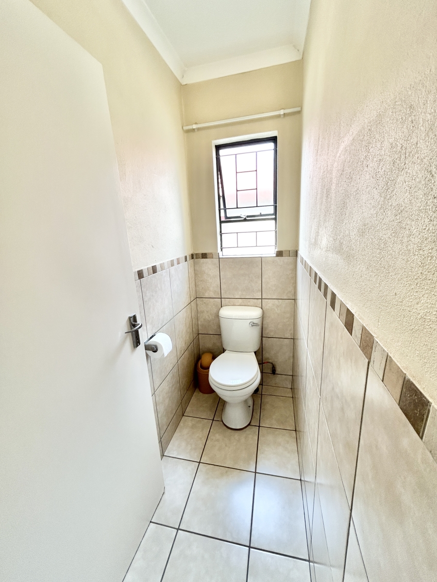 3 Bedroom Property for Sale in Kosmosdal Gauteng