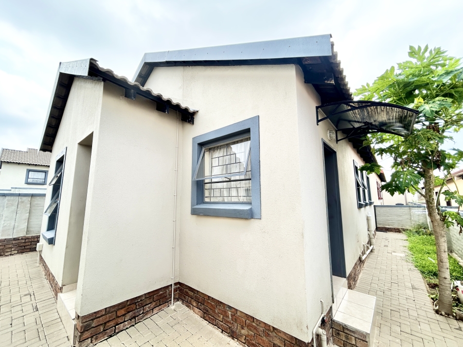 3 Bedroom Property for Sale in Kosmosdal Gauteng