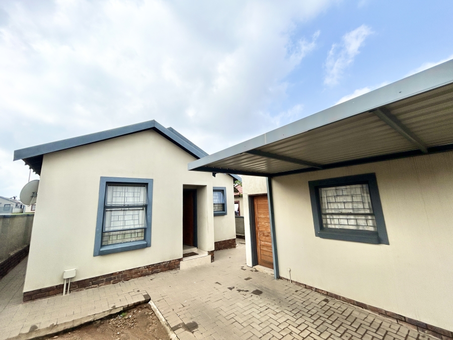 3 Bedroom Property for Sale in Kosmosdal Gauteng