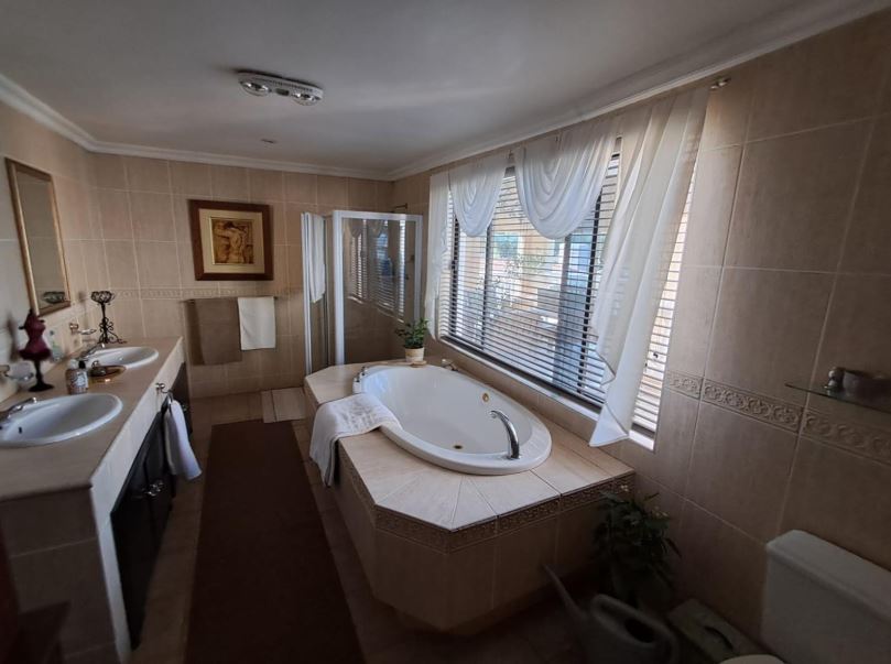 4 Bedroom Property for Sale in Bassonia Gauteng