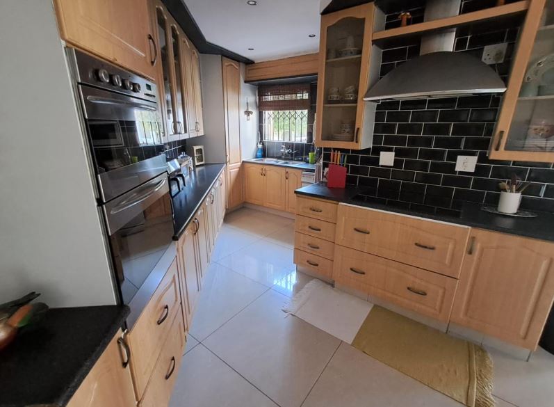 4 Bedroom Property for Sale in Bassonia Gauteng