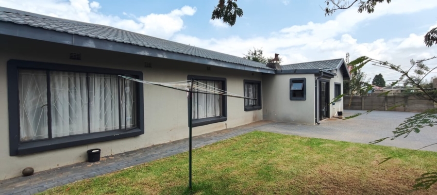 To Let 4 Bedroom Property for Rent in Three Rivers Gauteng