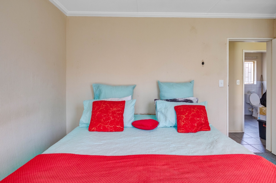 2 Bedroom Property for Sale in Rhodesfield Gauteng