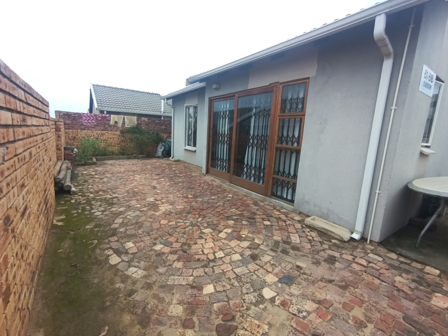 2 Bedroom Property for Sale in Cosmo City Gauteng