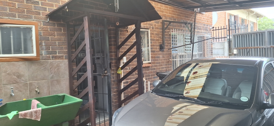 3 Bedroom Property for Sale in Mountain View Gauteng