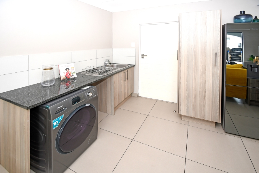 To Let 1 Bedroom Property for Rent in Broadacres Gauteng