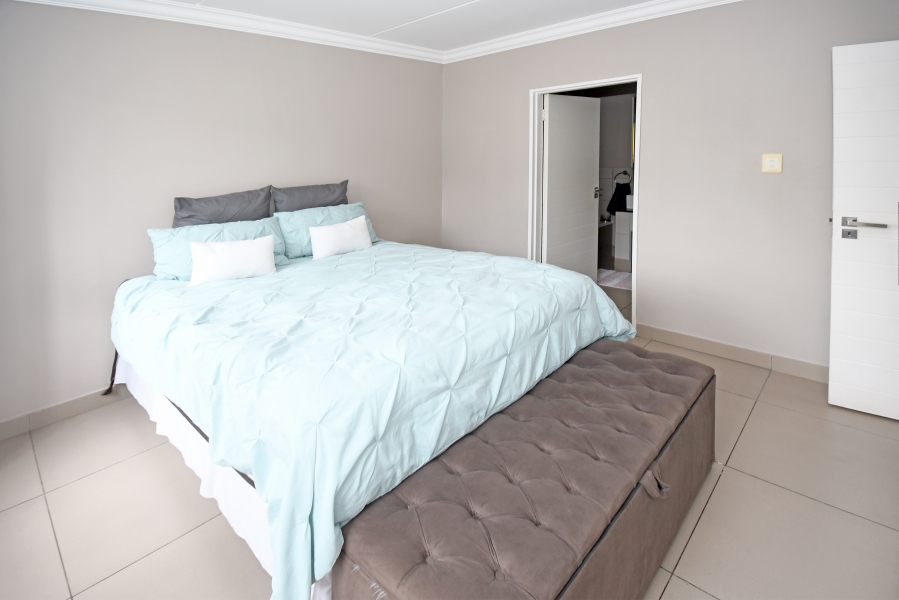 To Let 1 Bedroom Property for Rent in Broadacres Gauteng