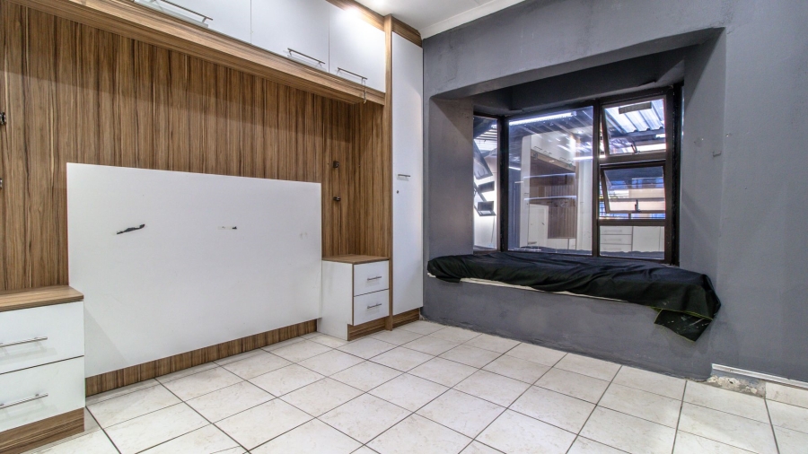 5 Bedroom Property for Sale in Lenasia Ext 5 Gauteng