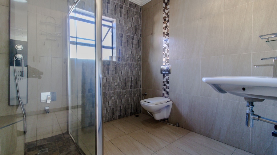 5 Bedroom Property for Sale in Lenasia Ext 5 Gauteng