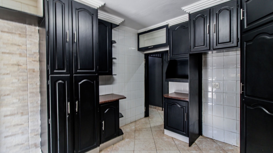 5 Bedroom Property for Sale in Lenasia Ext 5 Gauteng